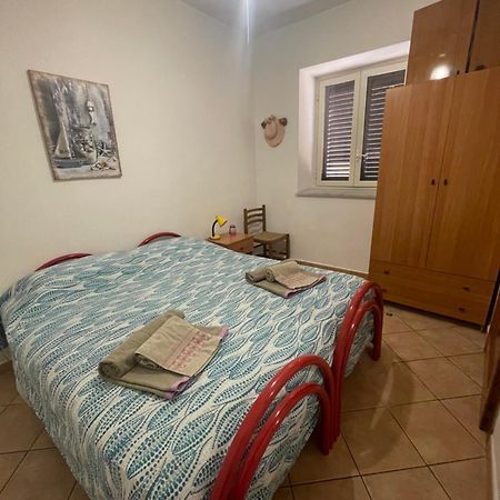Appartamento Al Centro Di Ustica 乌斯蒂卡 外观 照片