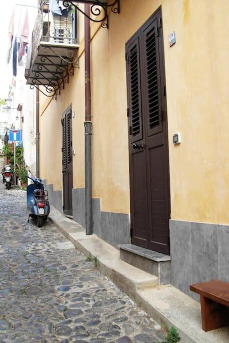 Appartamento Al Centro Di Ustica 乌斯蒂卡 外观 照片